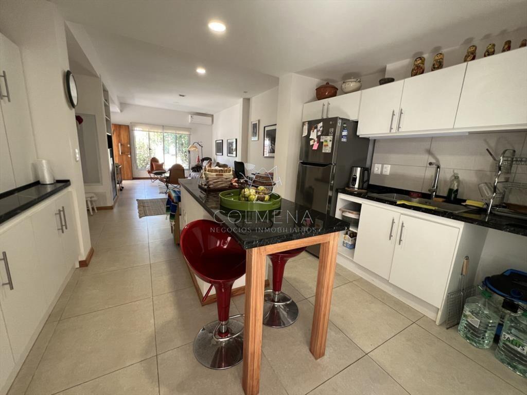 EN VENTA! Espectacular casa reciclada a nueva, con dos apar