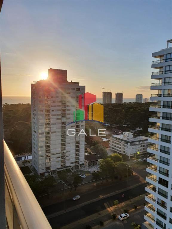 Hermoso apartamento con garaje y bajos gastos
