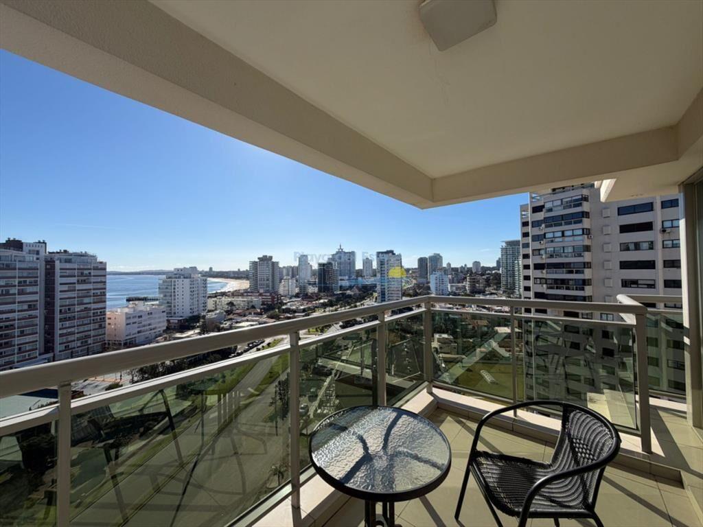 Apartamento de 2 dormitorios en Punta del este ,
