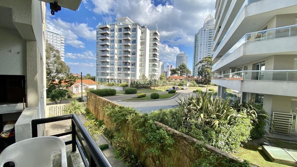 Apartamento en venta a una cuadra del Mar y con Parrillero