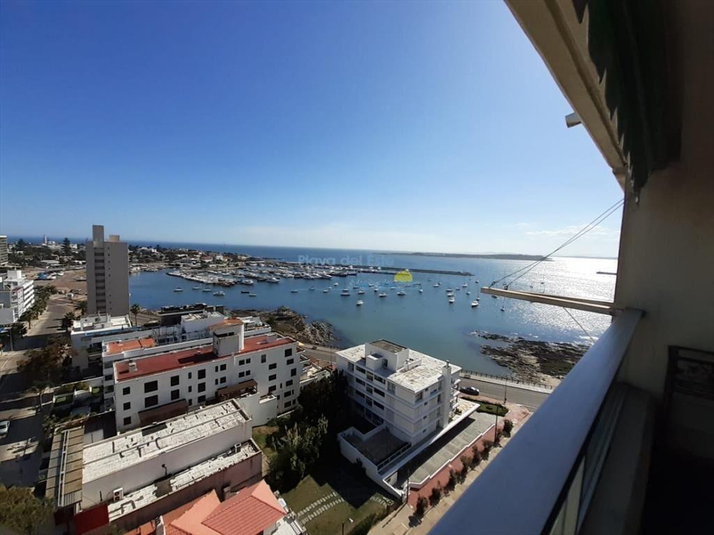 Apartamento de 3 dormitorios en Venta en Punta ,