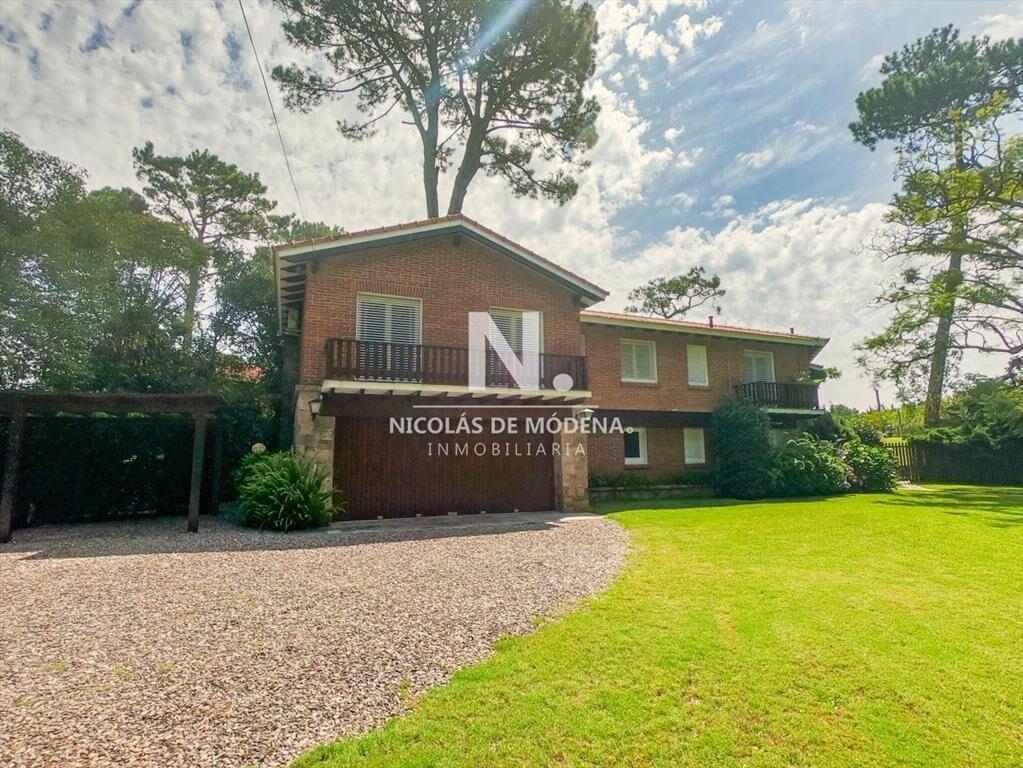 Vende casa en Cantegril, Punta del Este.
