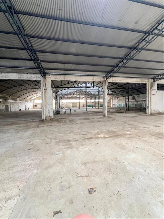 Alquiler a300 m Ruta 8 y km28 Terreno 21.979m2 Local 3300m2