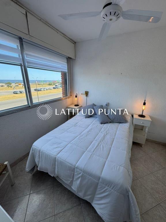 Apartamento de 2 dormitorios frente a playa Brava