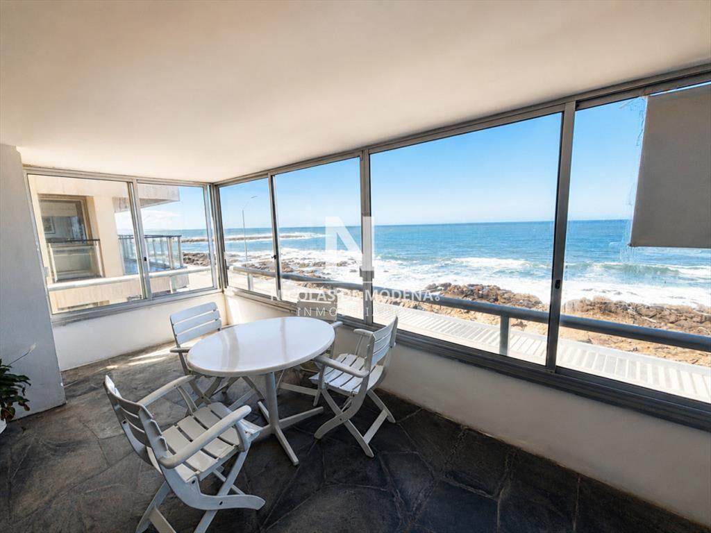 En venta apartamento de 3 dormitorios en Punta al