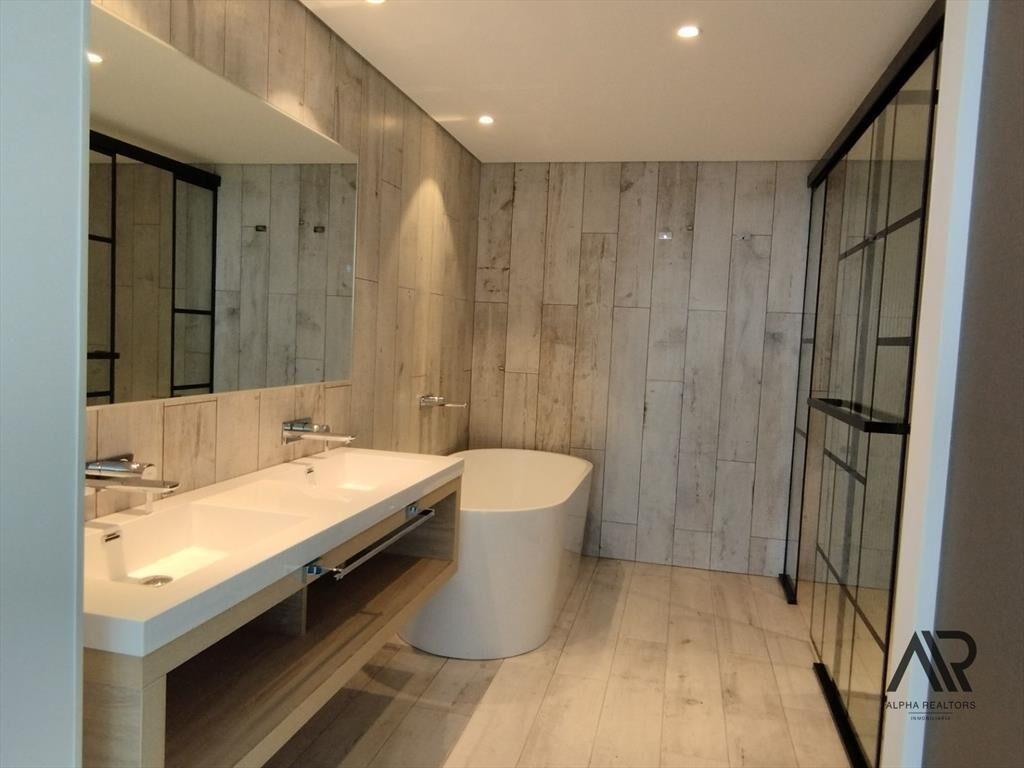 Apartamento De 2 Dormitorios + Den, Próximo Desembocadur...