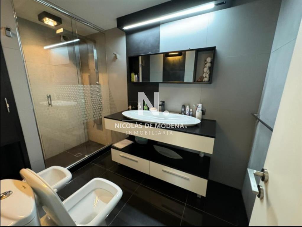 Oportunidad. Apartamento de 3 dormitorios , con ,