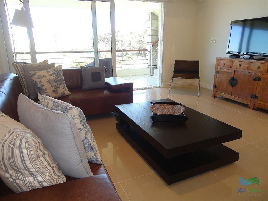 Venta de apartamento dúplex en complejo sobre de