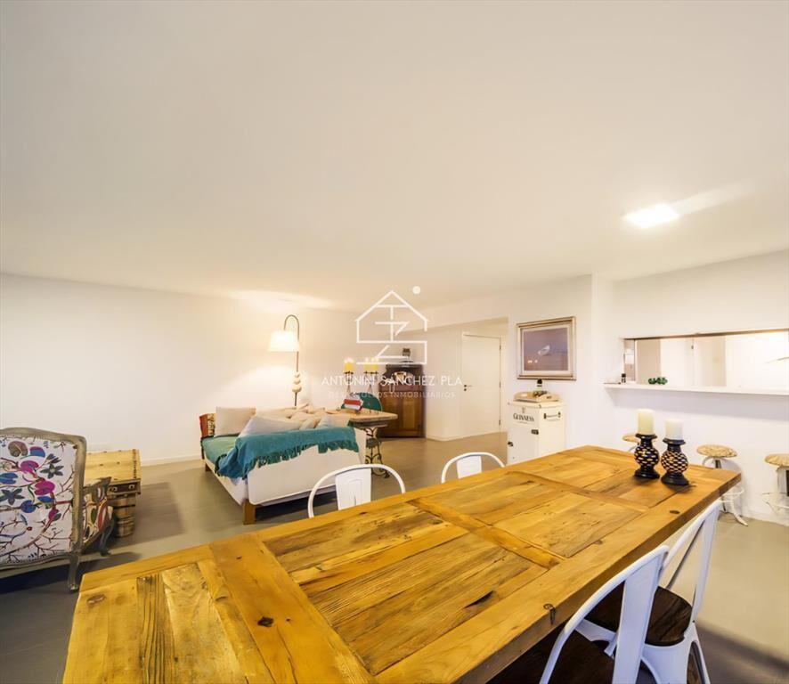 En venta en zona playera, apartamento de 3 dormitorios en B