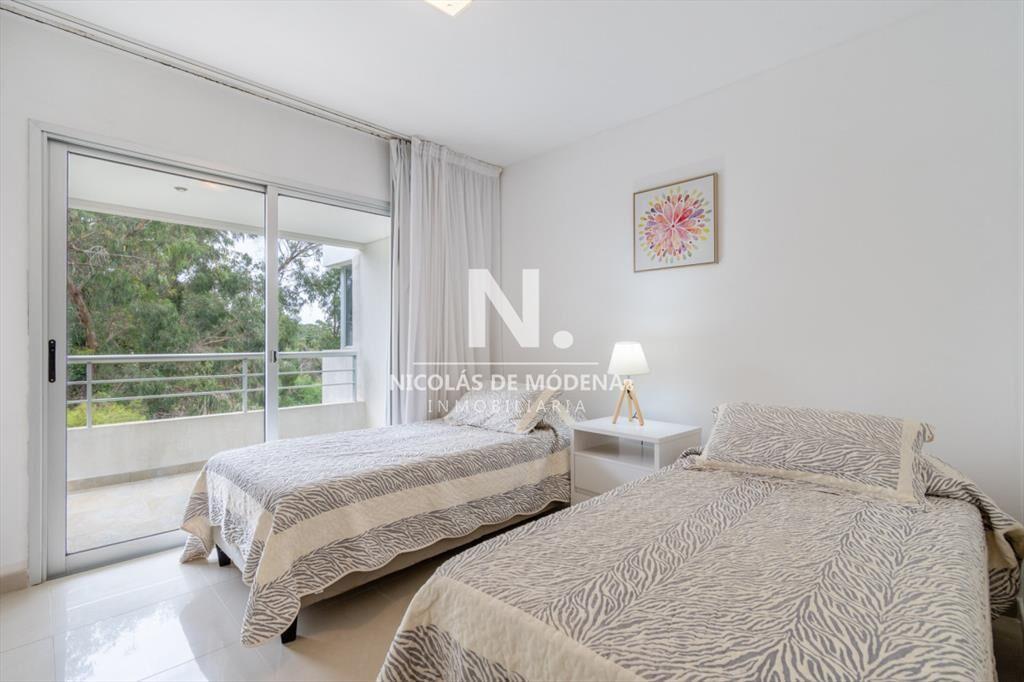 Muy buen apartamento de Tres dormitorios y Azotea con Parri