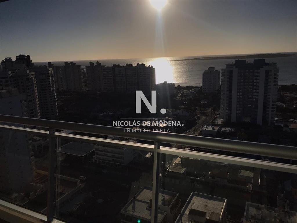 Espectacular departamento, de 3 dormitorios, a la