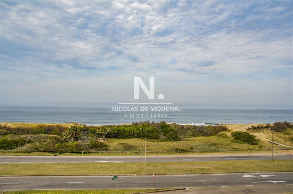 Departamento frente a Playa Brava en venta. 3