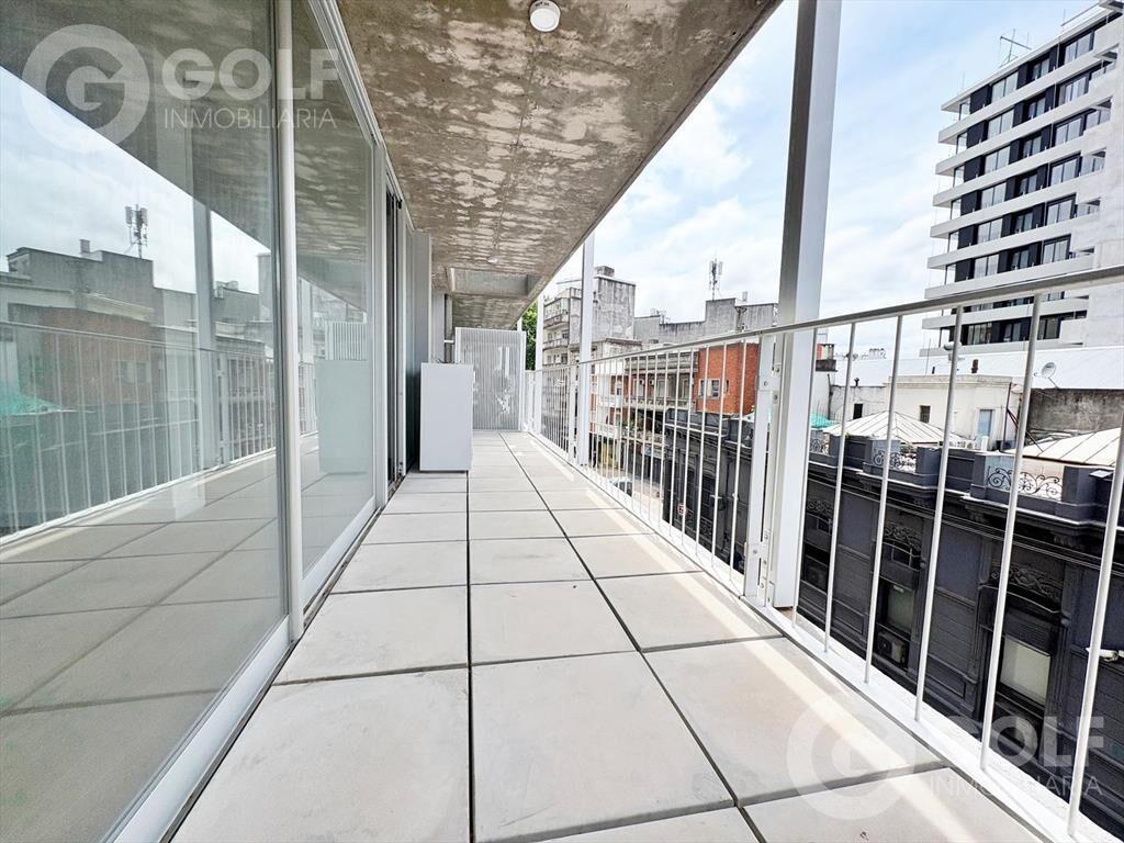 Venta con renta de apartamento 2 dormitorios en Cordón