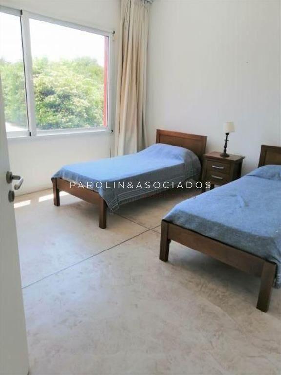 Casa de 5 dormitorios en venta en Manantiales,