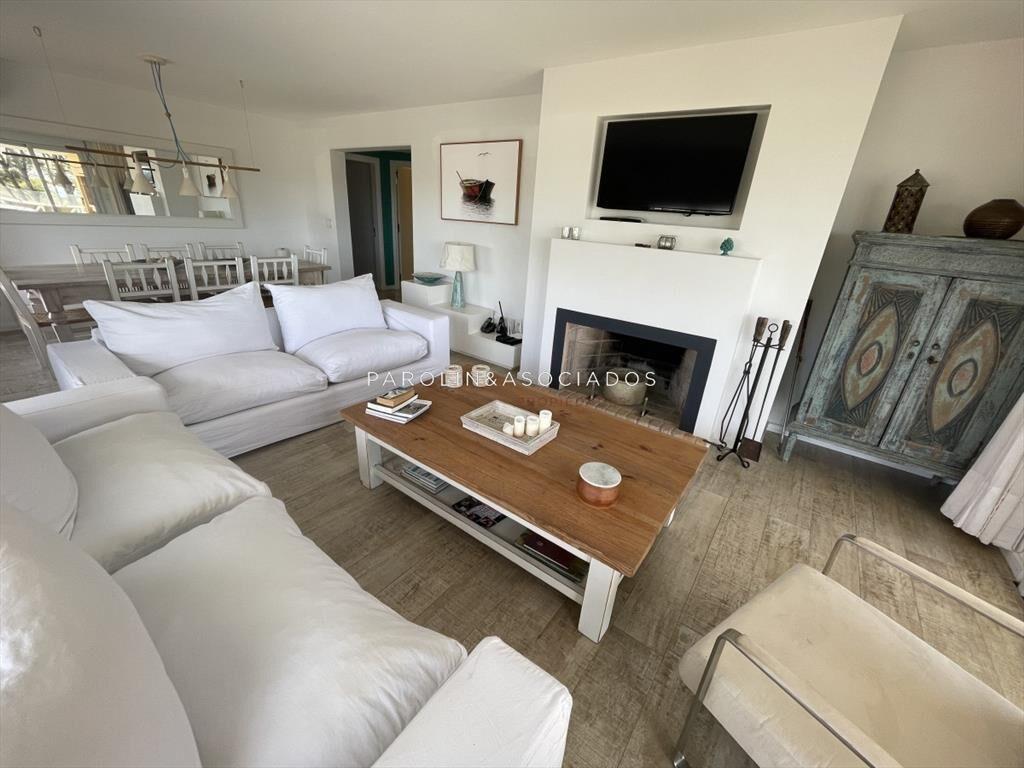 Apartamento de 3 dormitorios con vista al mar, en Brava Pun