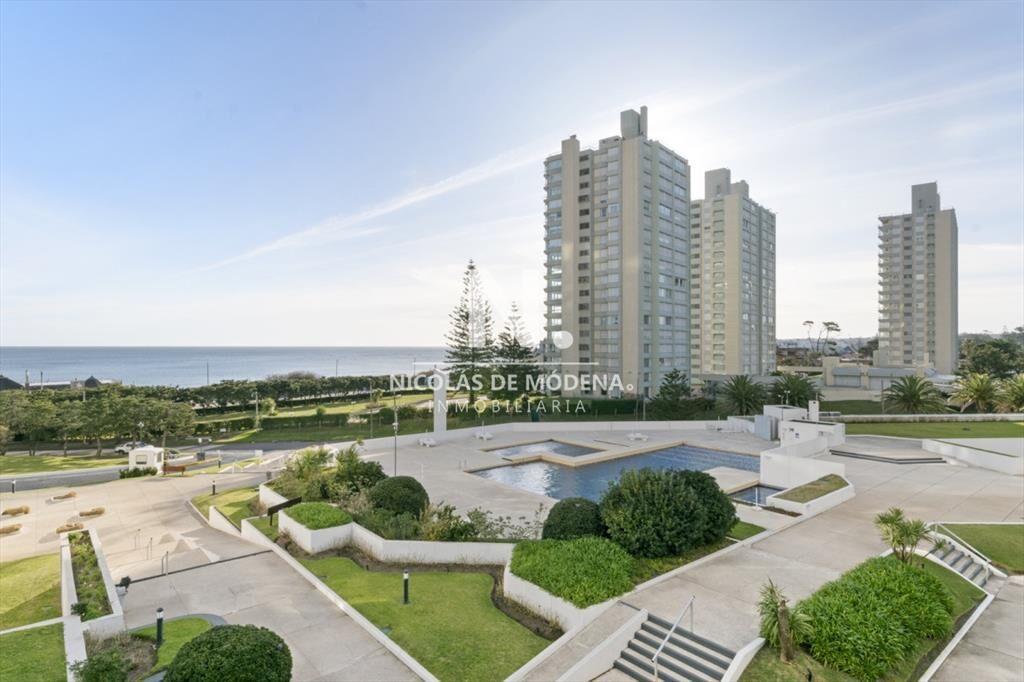 Apartamento en venta de 3 dormitorios, frente al