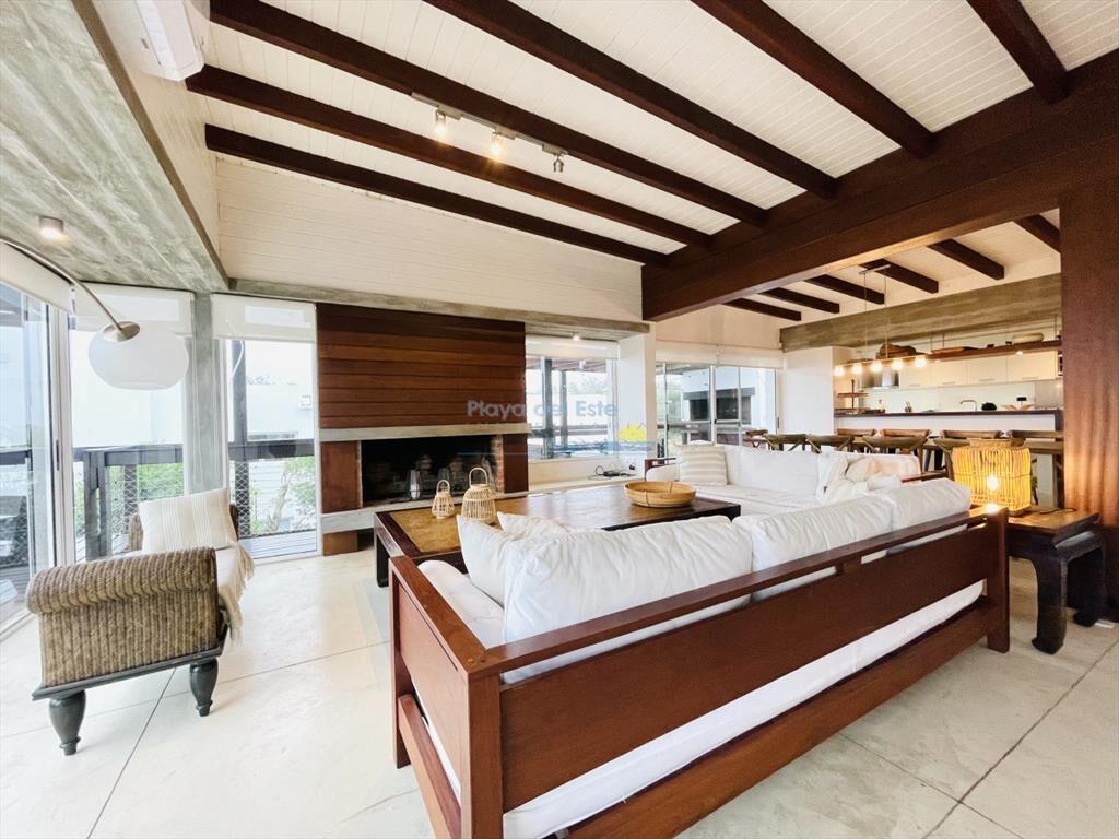 Excelente Casa de 5 Dormitorios en Manantiales,