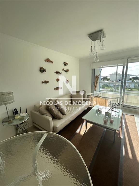 Vende impecable apartamento de 2 dormitorios en