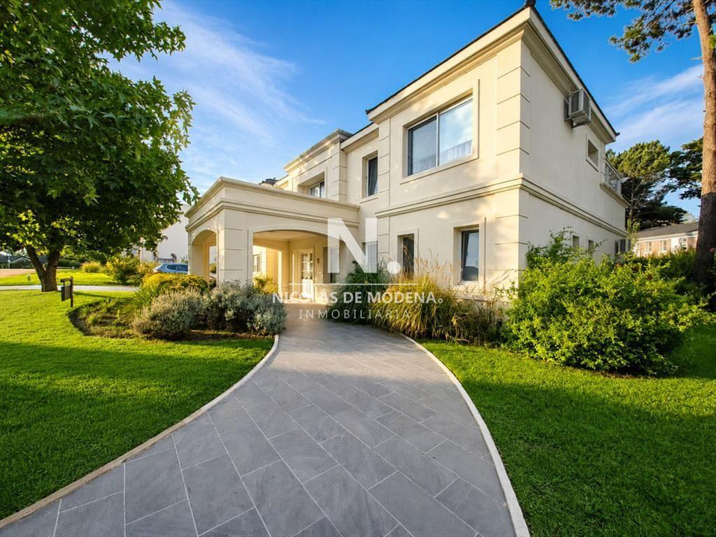 Boulevard Park: Casa de 4 Dormitorios con Piscina