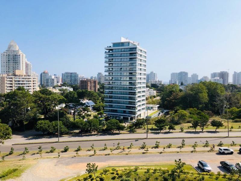 DEPARTAMENTO DE 2 DORMITORIOS EN TORRE ONE, PUNTA DEL ESTE