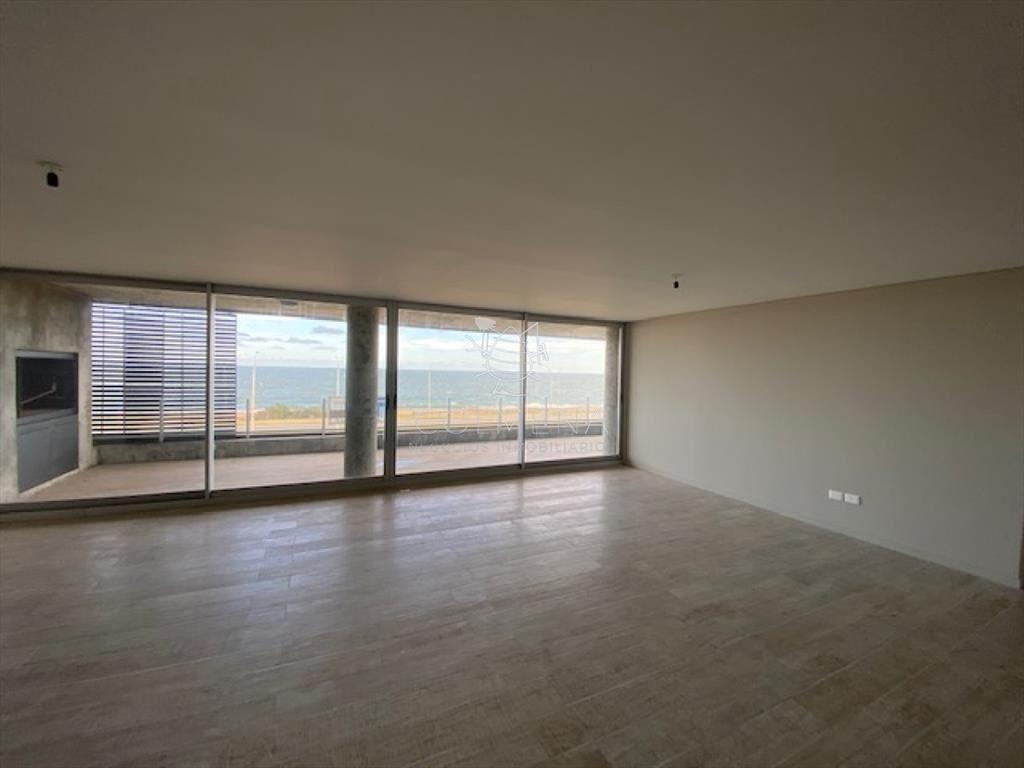 Apto con vista a la playa Mansa, con estufa a y