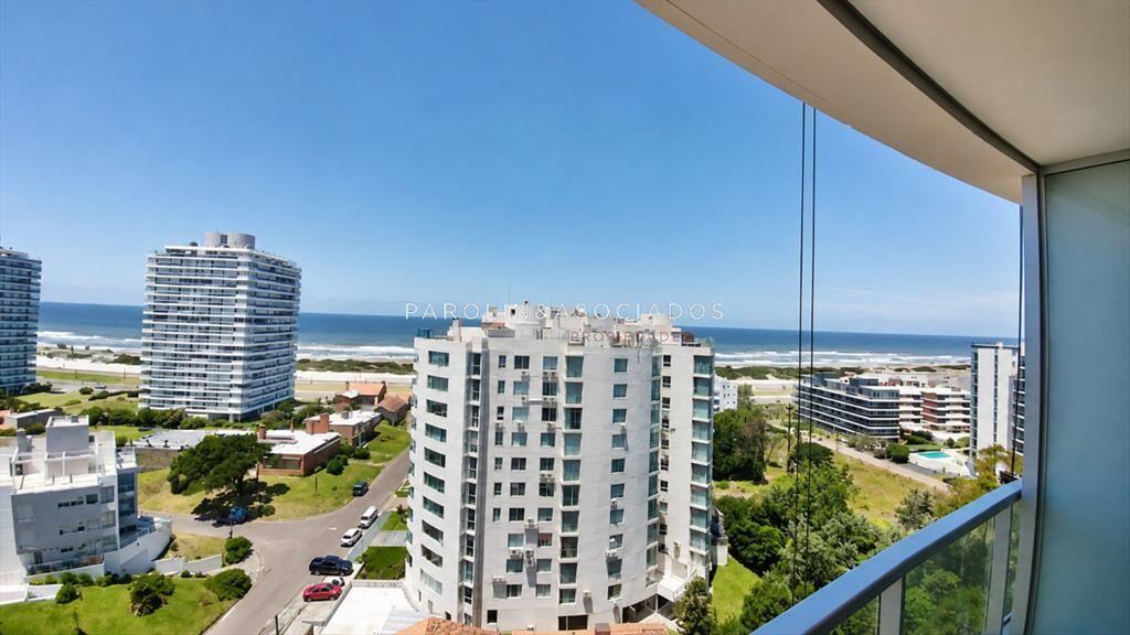 Apartamento en venta de 3 dormitorios en Wind Tower, Punta
