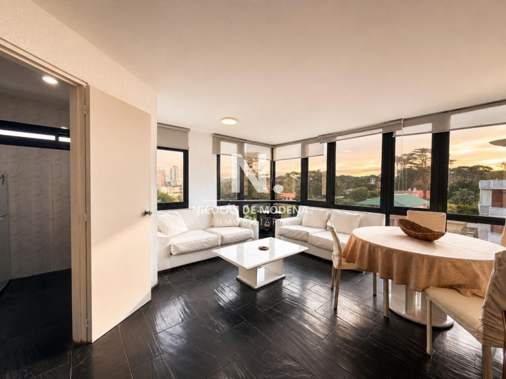 Apartamento en Playa Brava - 2 Dormitorios y 2 -