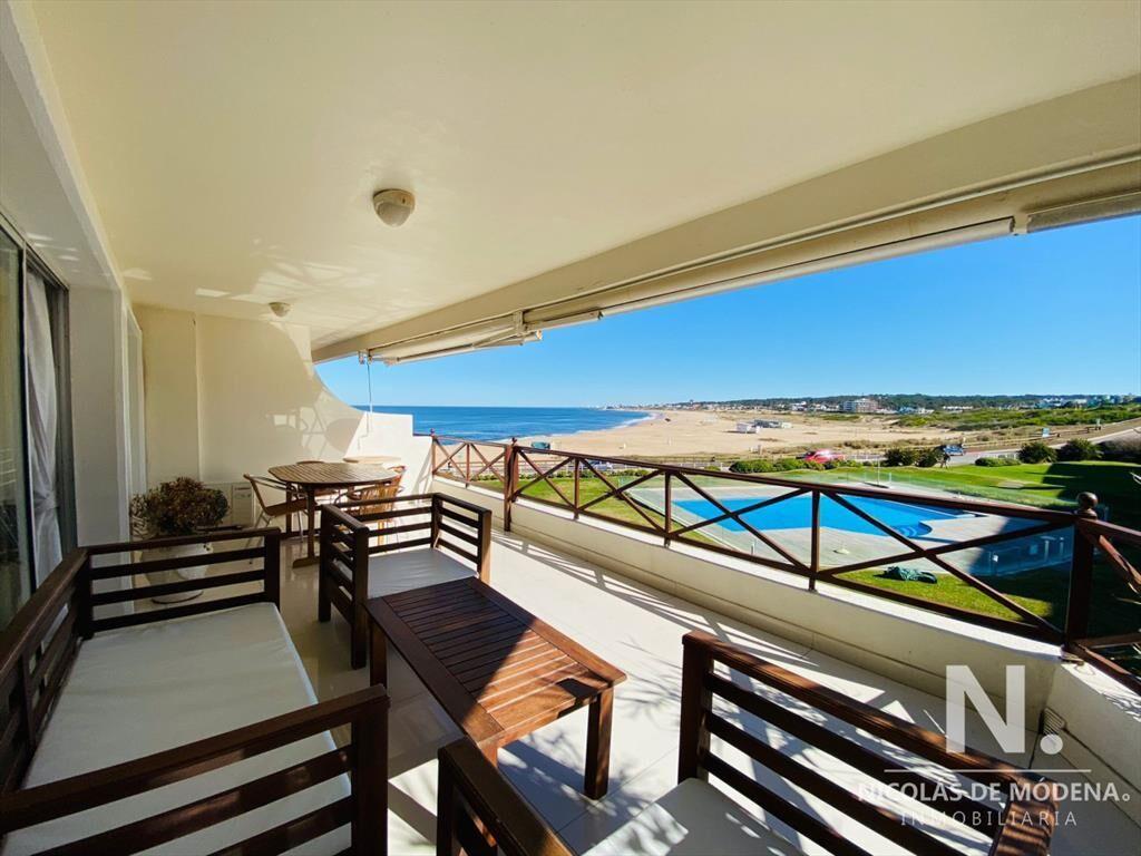 Apartamento en Venta 3 Dormitorios + Servicio Frente al Mar