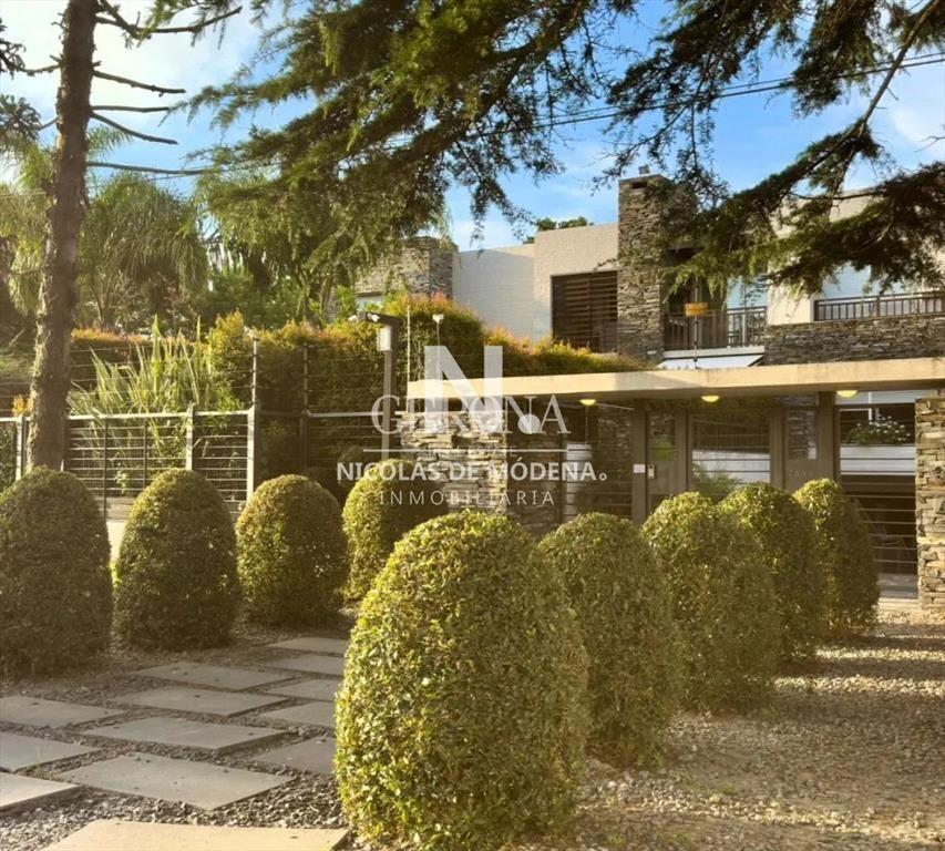 Venta Apartamento de 3 Dormitorios Con Jardin y