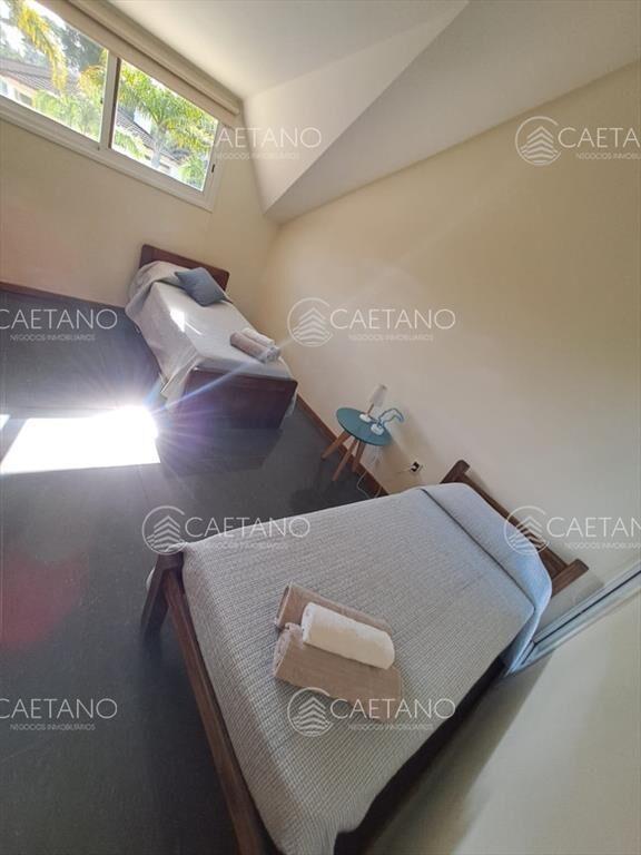 Espaciosa Casa en Barrio Privado de 6 dorm y en