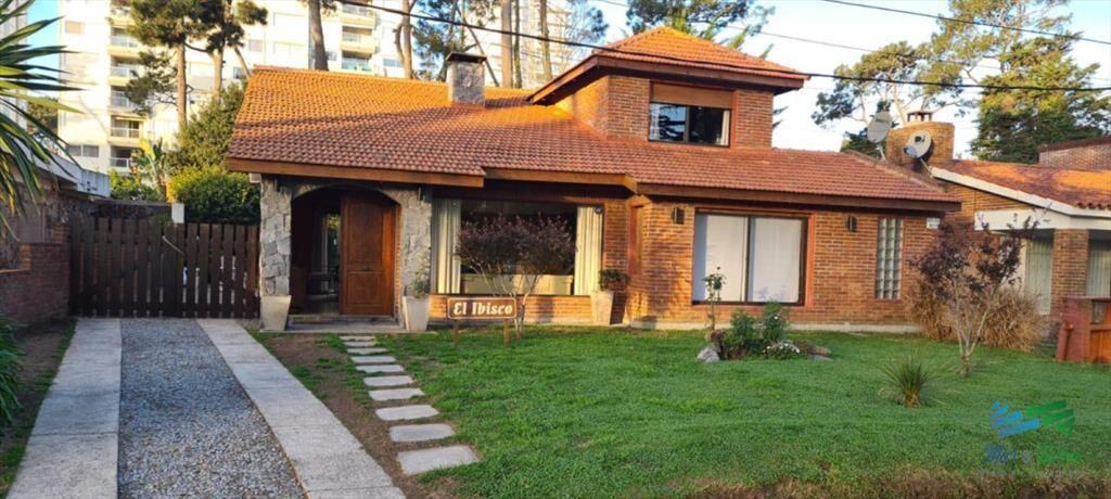 En venta Casa de 4 dormitorios en Playa Mansa,