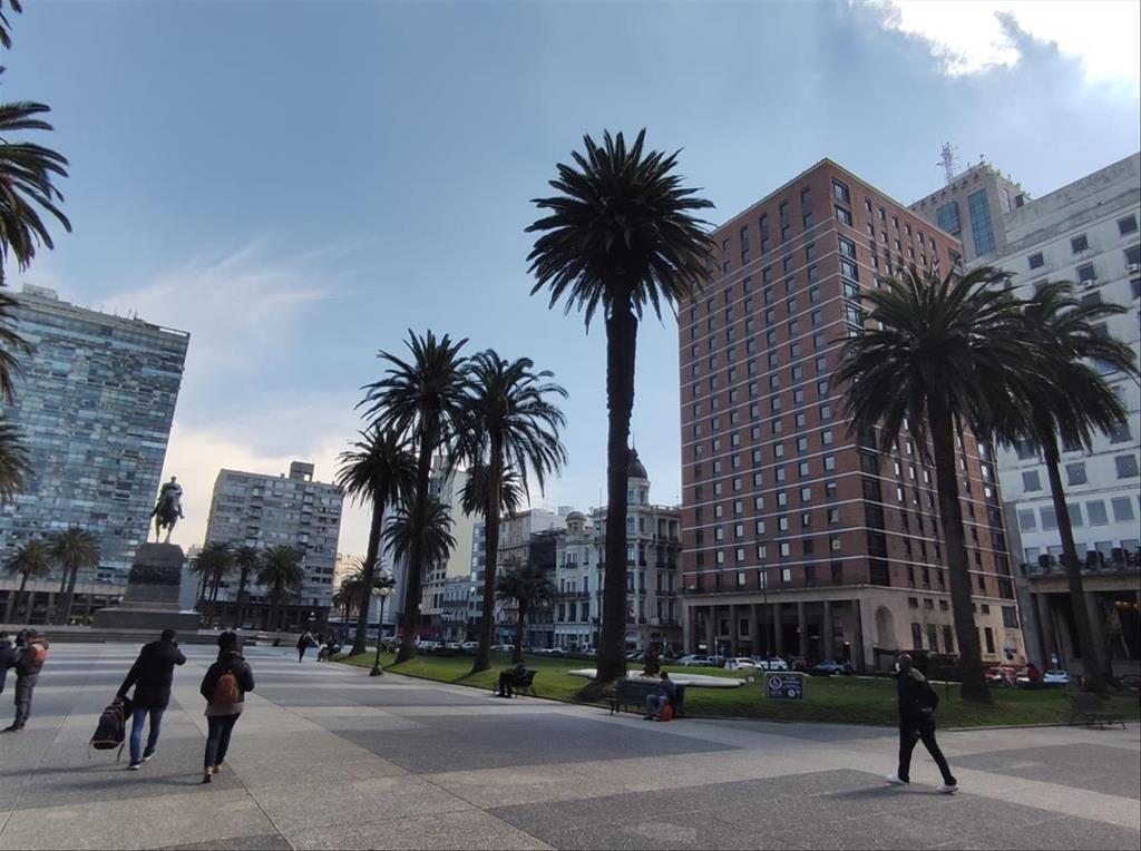 Alquiler Oficina en Cuidad Vieja - Plaza Independencia -