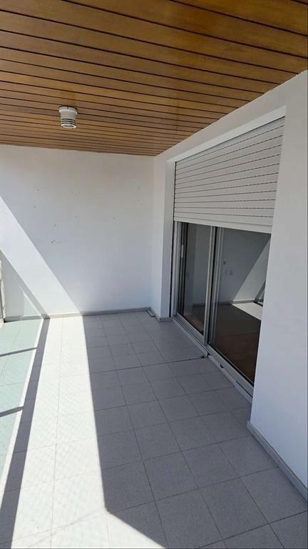 Alquiler premium sobre Bv. España, 3 dormitorios, servicio.