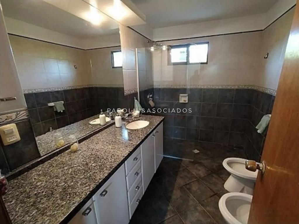 Excelente casa en venta frente al mar en Barra de
