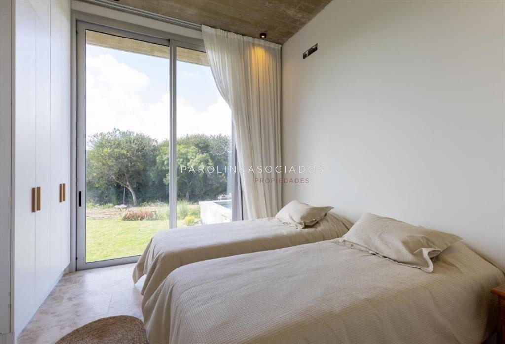 Casa en Venta de 4 Dormitorios en Laguna Escondida