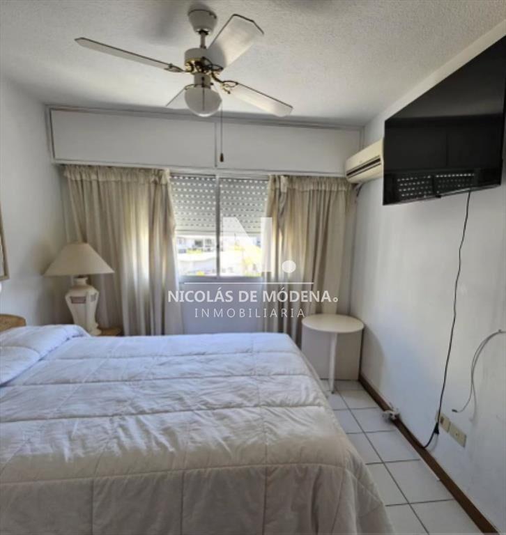 Vende apartamento en Peninsula de 2 dormitorios con excelen