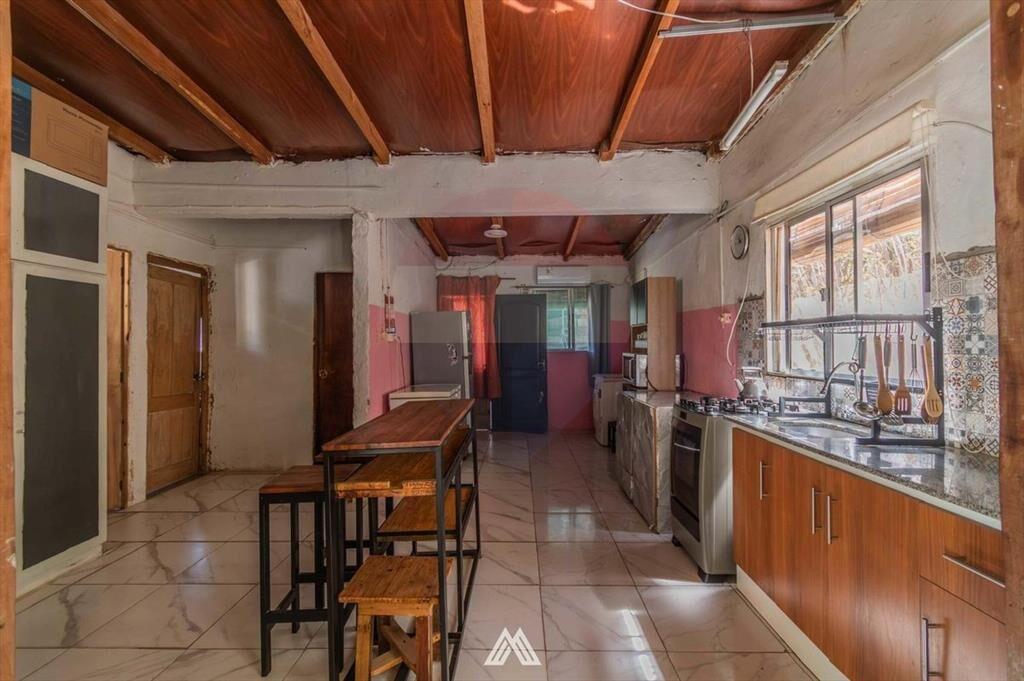 VENTA TERRENO 881M2 CASA Y MONOAMBIENTE A RECICLAR