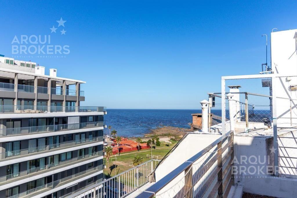 Apartamento de 2 dormitorios con garaje en venta en Punta