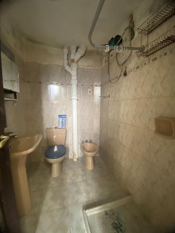 Venta en el Centro de local más dos apartamentos en padrón