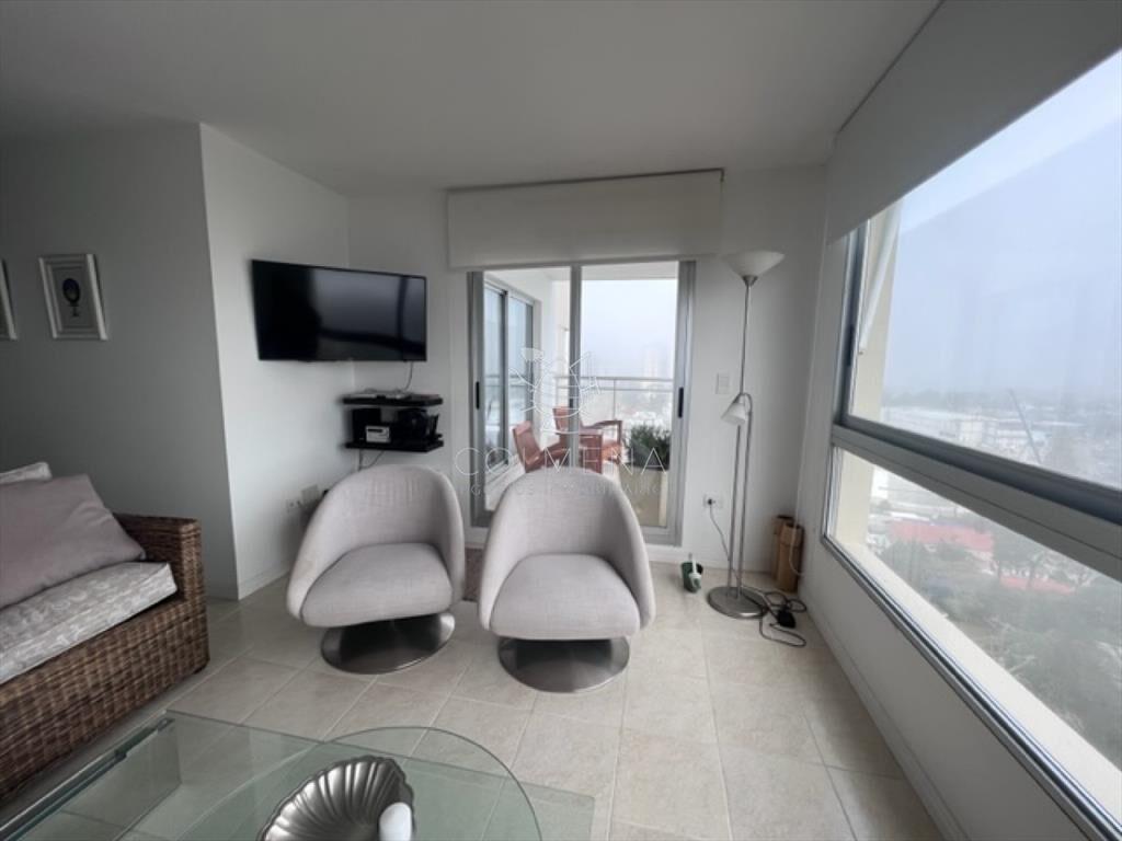 Apartamento Roosevelt - 3 dor, balcon mas terraza