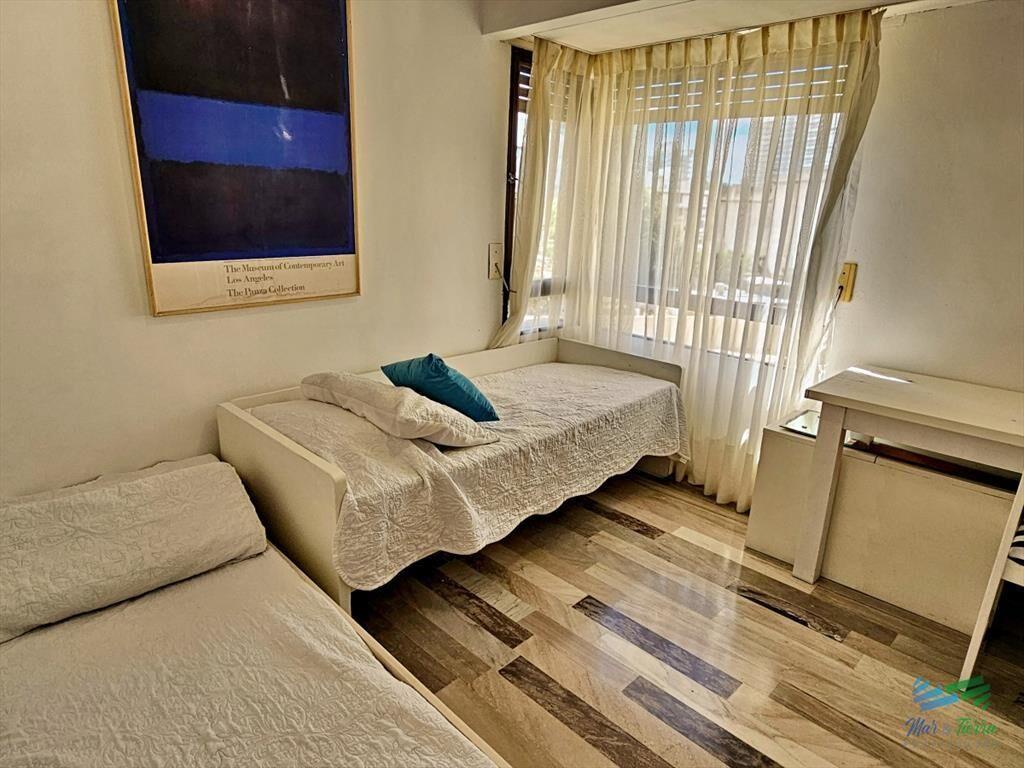 DEPARTAMENTO DE TRES DORMITORIOS EN VENTA, PUNTA