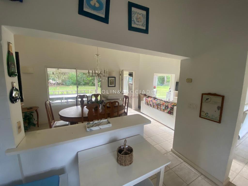 VENTA CASA DE 4 DORMITORIOS BARRIO PRIVADO LA ARBOLADA PUNT