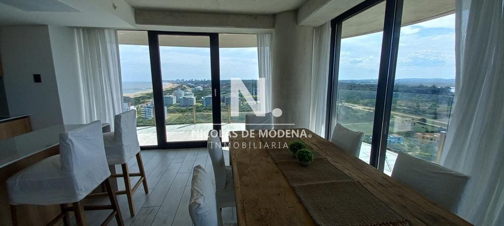 Vende apartamento de 2 dormitorios frente al mar