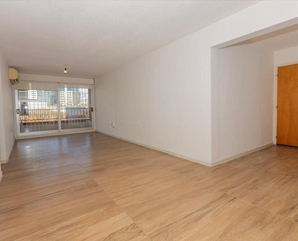 Venta Apartamento 4 dormitorios, 2 garajes en Pocitos Nuevo