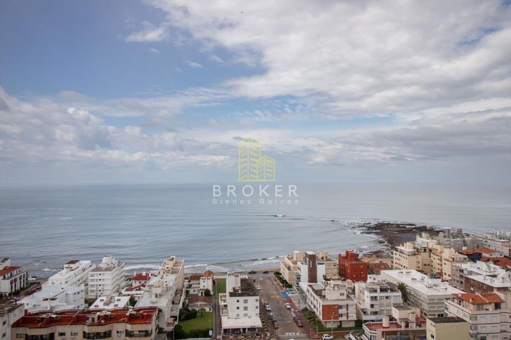 Venta de apartamento 3 dormitorios en peninsula.