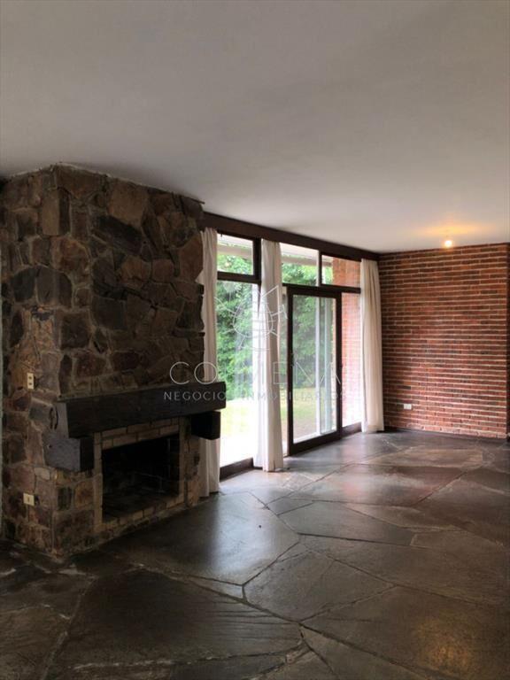 Casa ubicada en el barrio Cantegril lado del mar - Punta de