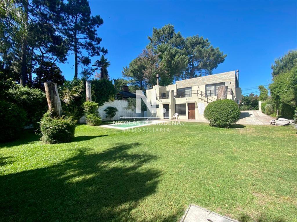 Casa Moderna de Piedra zona Pinares