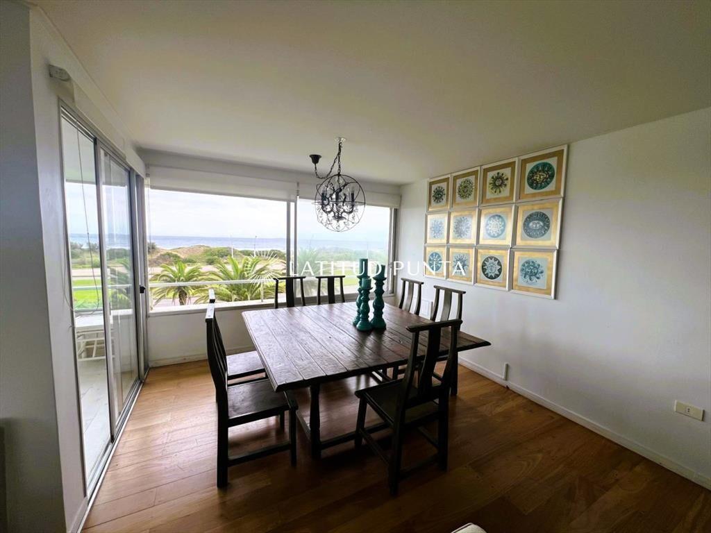 Apartamento en Brava, 3 suites más dependencia