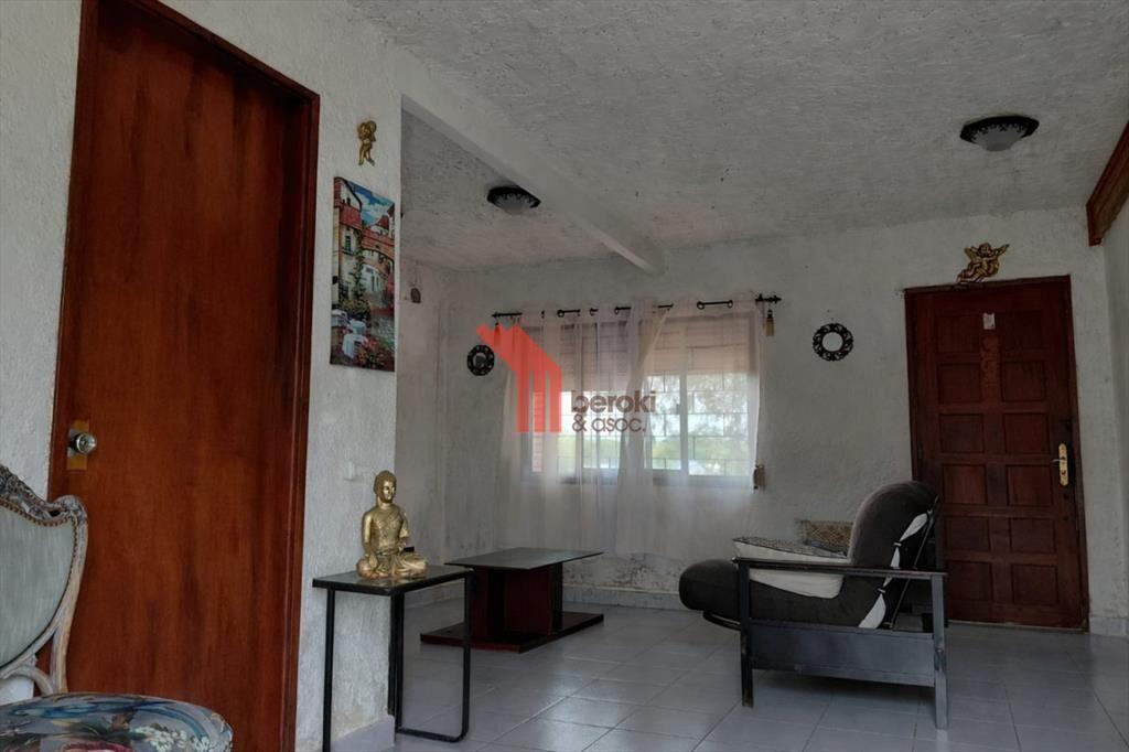 Venta Casa 4 dormitorios, 2 baños, Santa Ana,