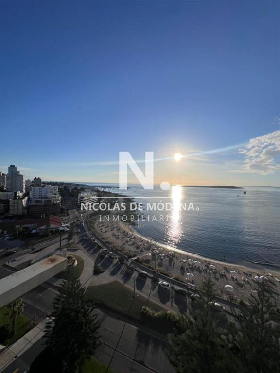 En venta apartamento de 3 dormitorios con vista